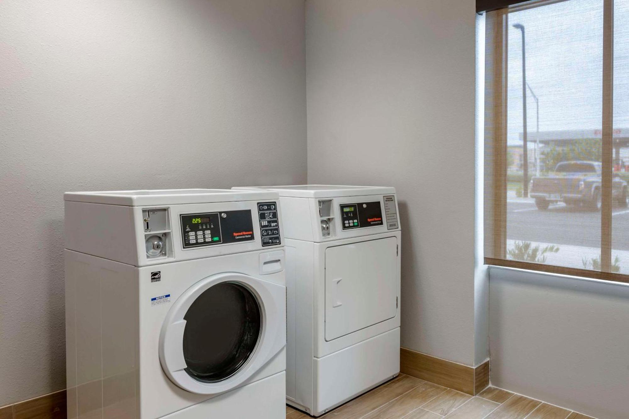 Comfort Inn & Suites Jacksonville - Orange Park Near Naval Air Station Exteriör bild