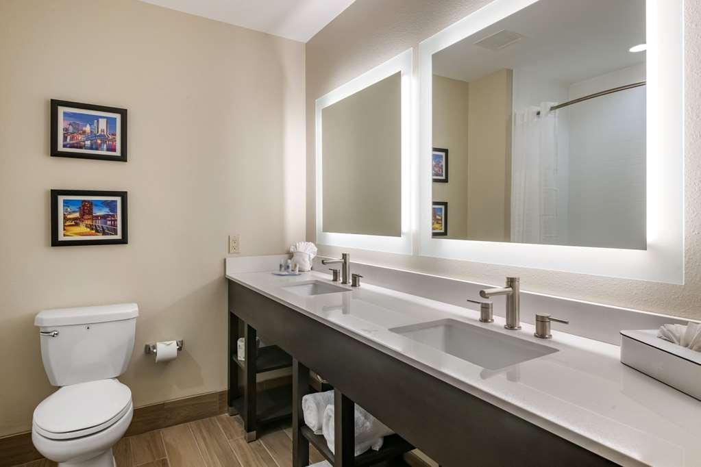 Comfort Inn & Suites Jacksonville - Orange Park Near Naval Air Station Rum bild